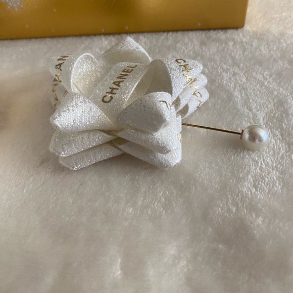 CHANEL Beaute’ Cosmetic Bag - Picture 8 of 10